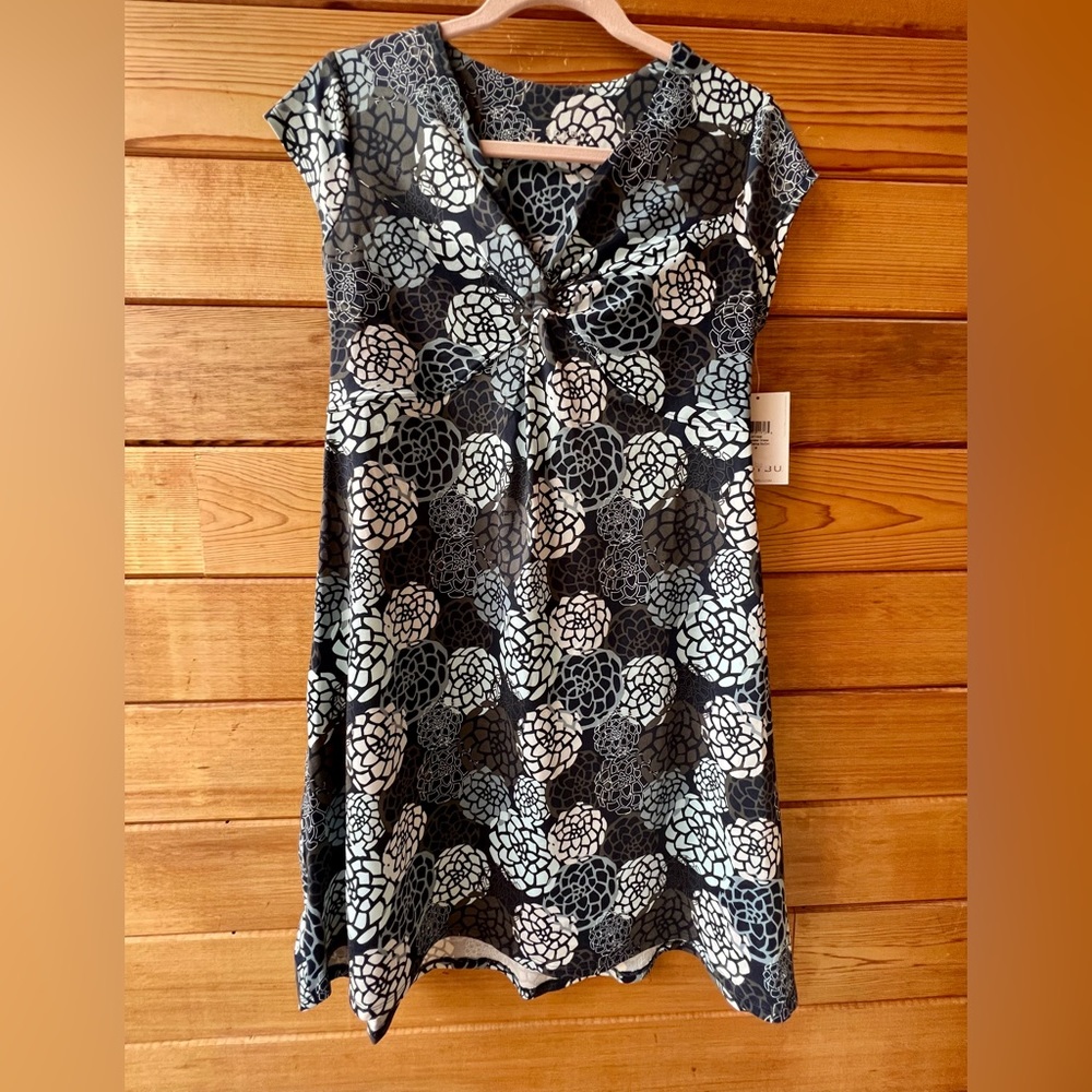 NWT Soybu Medium Everywear Casual Dress. Navy, Gray and White